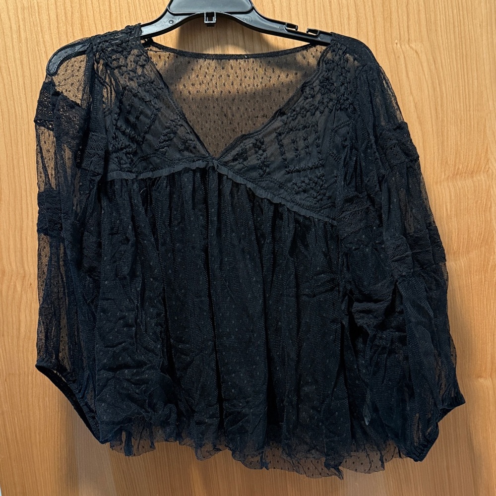 URBAN OUTFITTERS SHEER POLKA DOT TOP, SIZE M